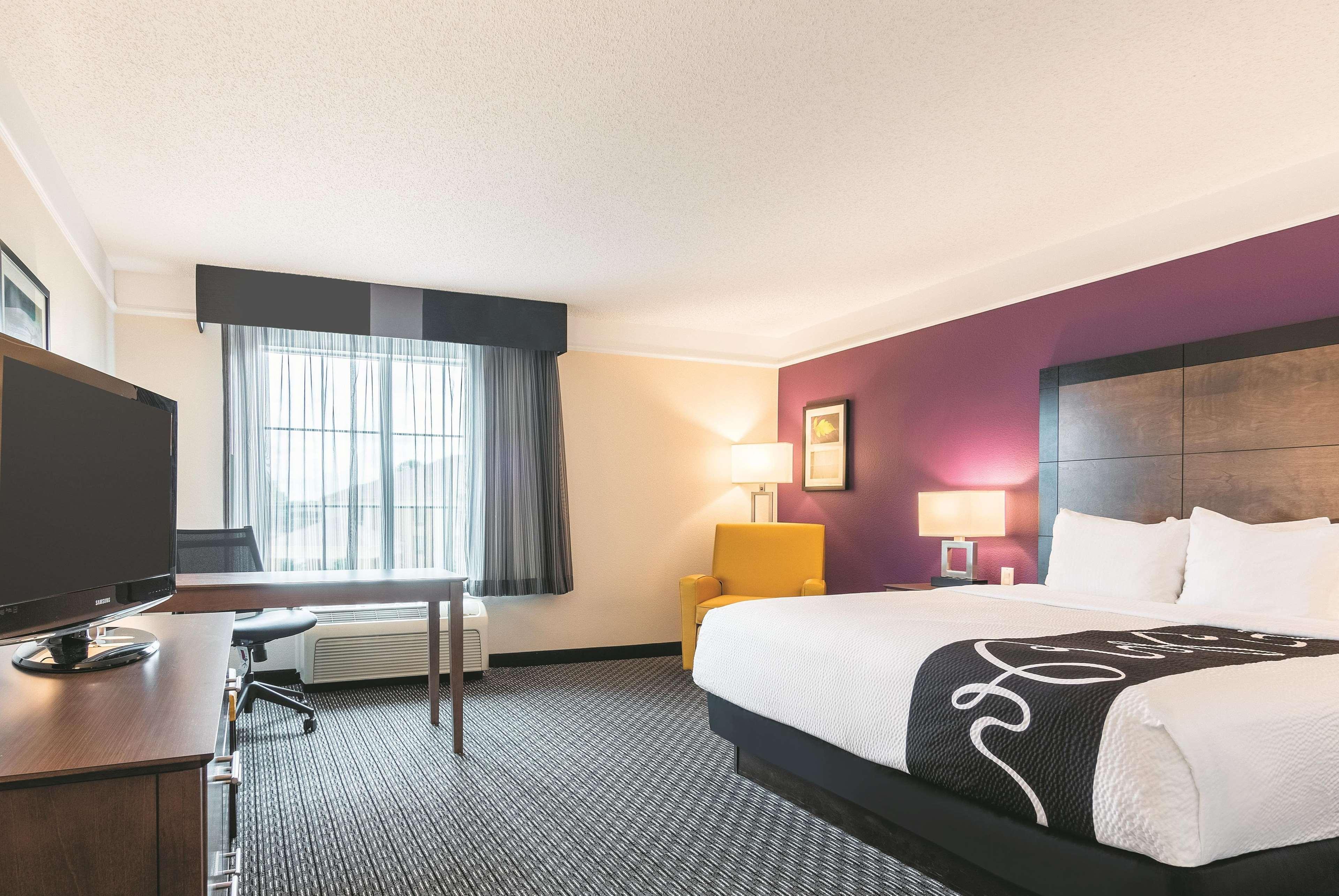 La Quinta By Wyndham Airport Hotel